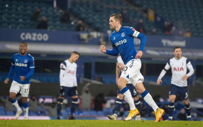 他不仅以出 他不仅以出